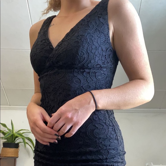 Formal black lace dress - Picture 3 of 6